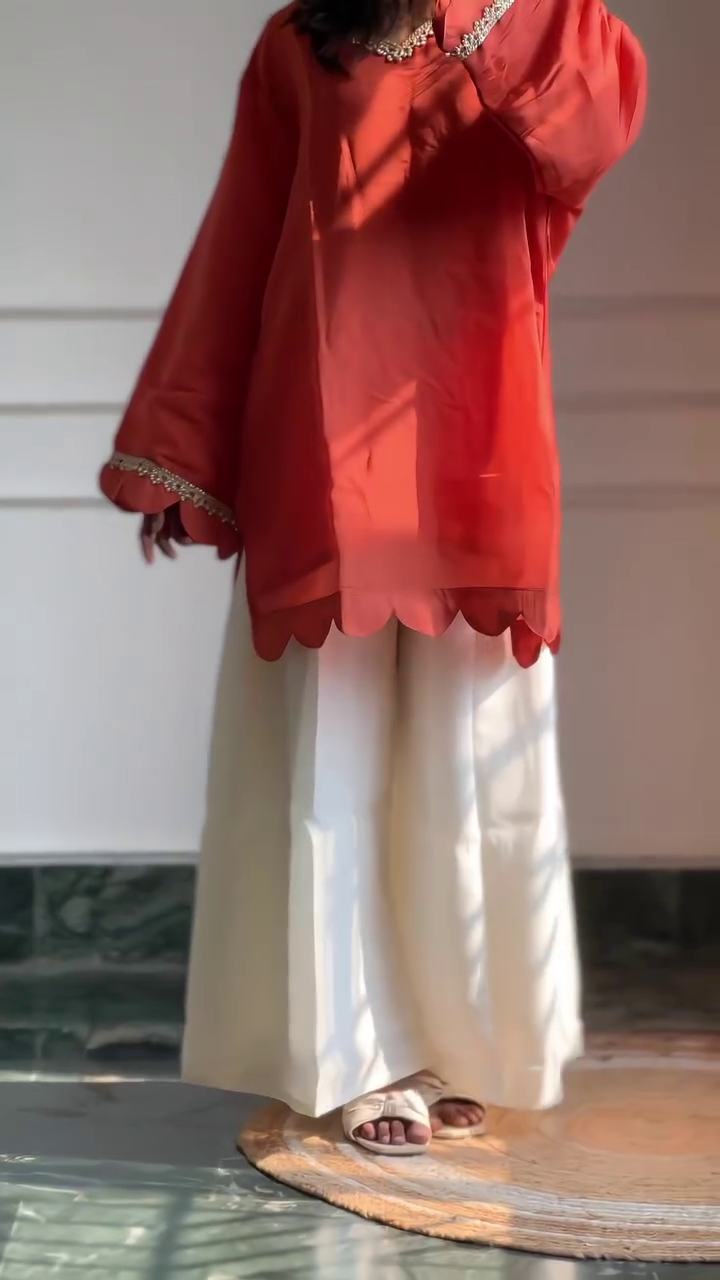 “Royal Azure Kurta Set 💙✨ | Scalloped Tunic with Wide-Leg Pants”