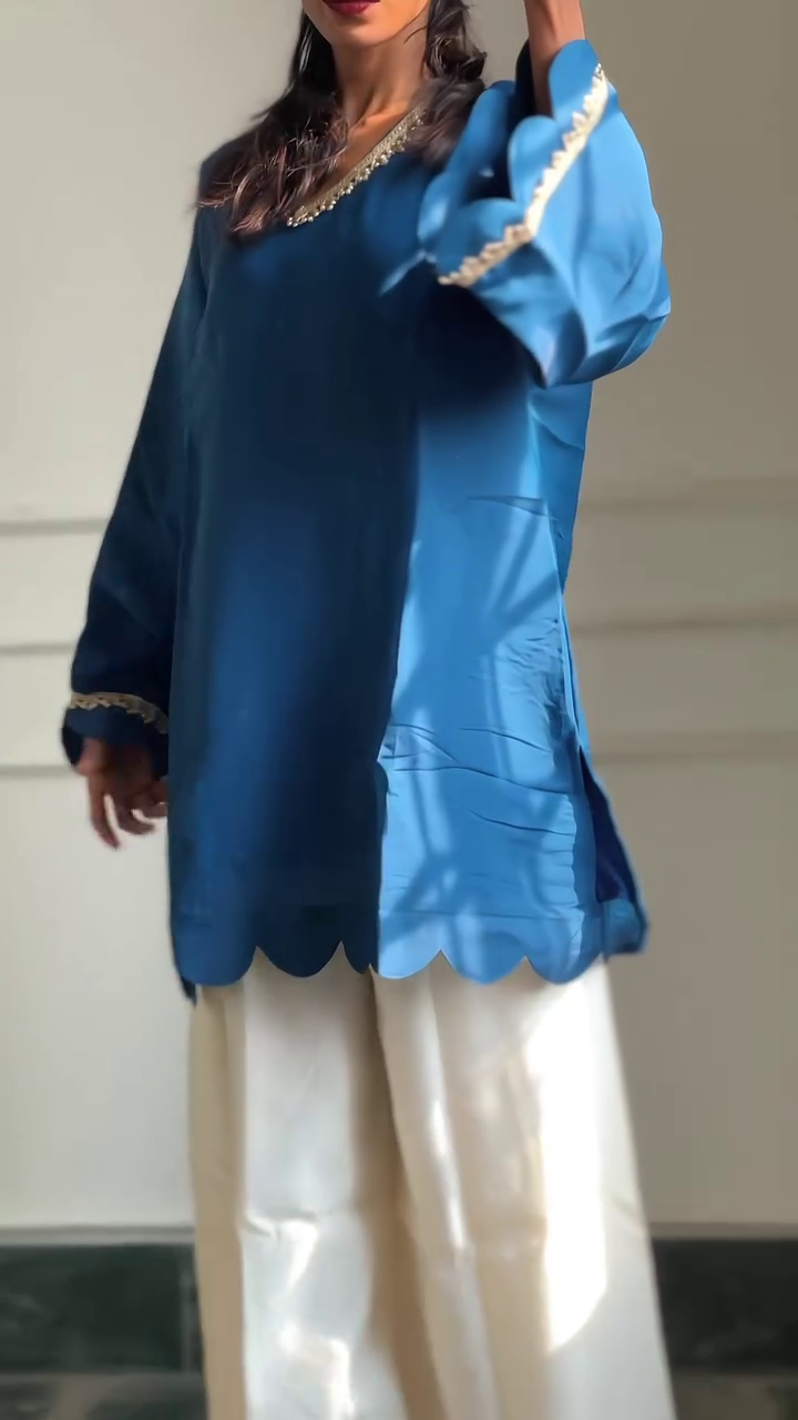 “Royal Azure Kurta Set 💙✨ | Scalloped Tunic with Wide-Leg Pants”
