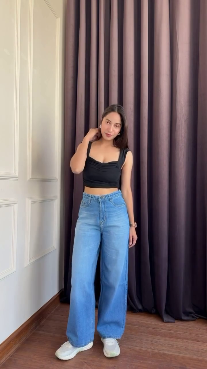 “Midnight Muse Crop Top & Wide-Leg Denim Set 🖤✨ | Effortless Street Chic”