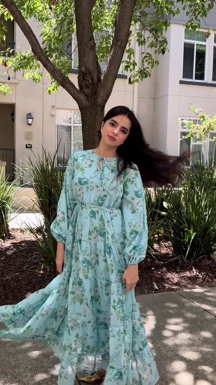 “Blush Garden Maxi Dress 🌸🤍 | Soft Floral Elegance”