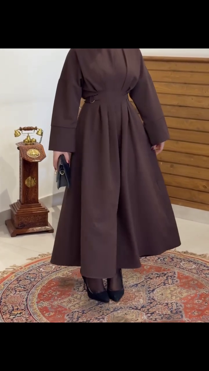 “Classic Cocoa Pleated Dress 🤎🖤 | Timeless Modest Elegance”