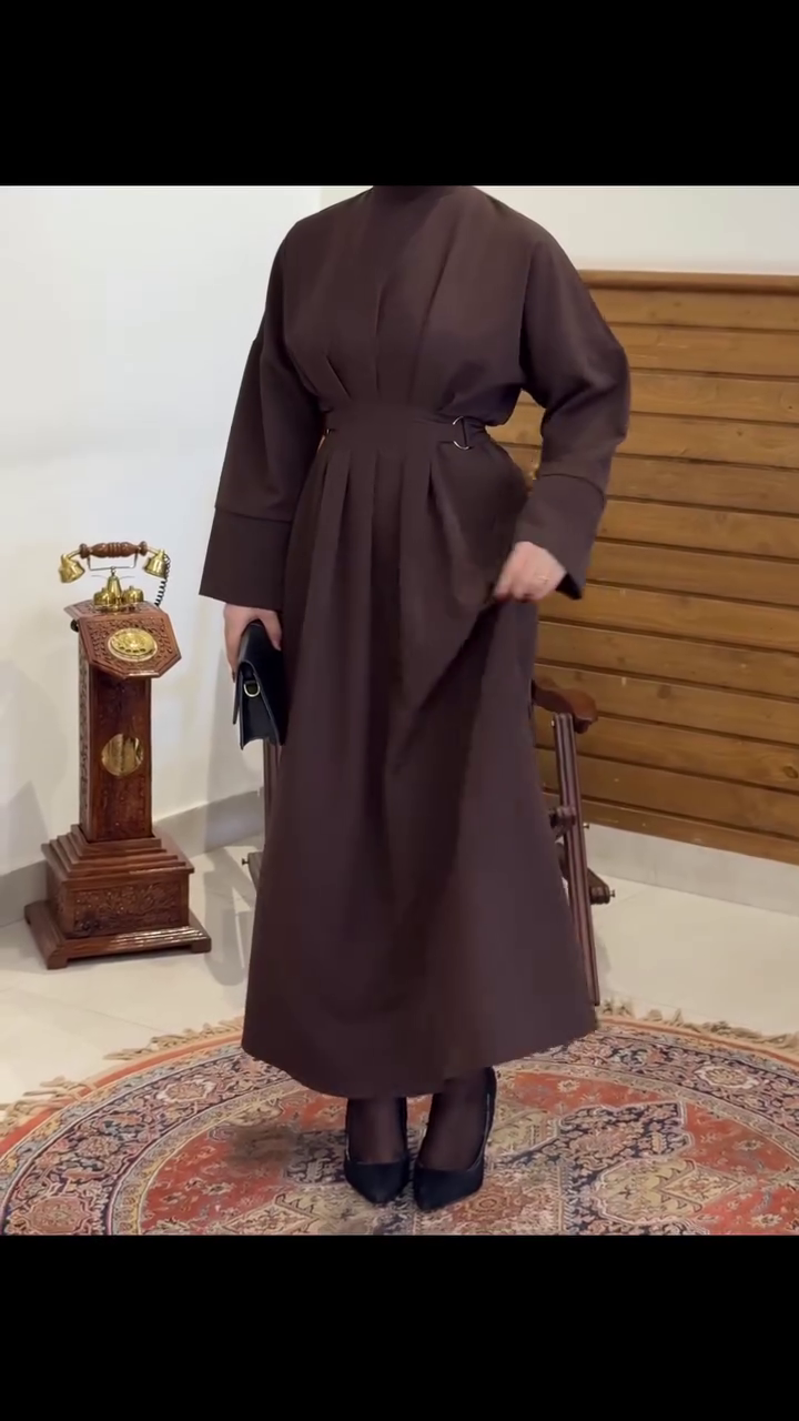 “Classic Cocoa Pleated Dress 🤎🖤 | Timeless Modest Elegance”